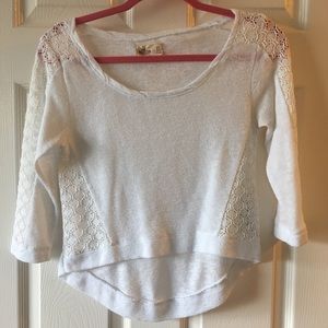 HOLLISTER WHITE CROCJET DETAIL CROP TOP